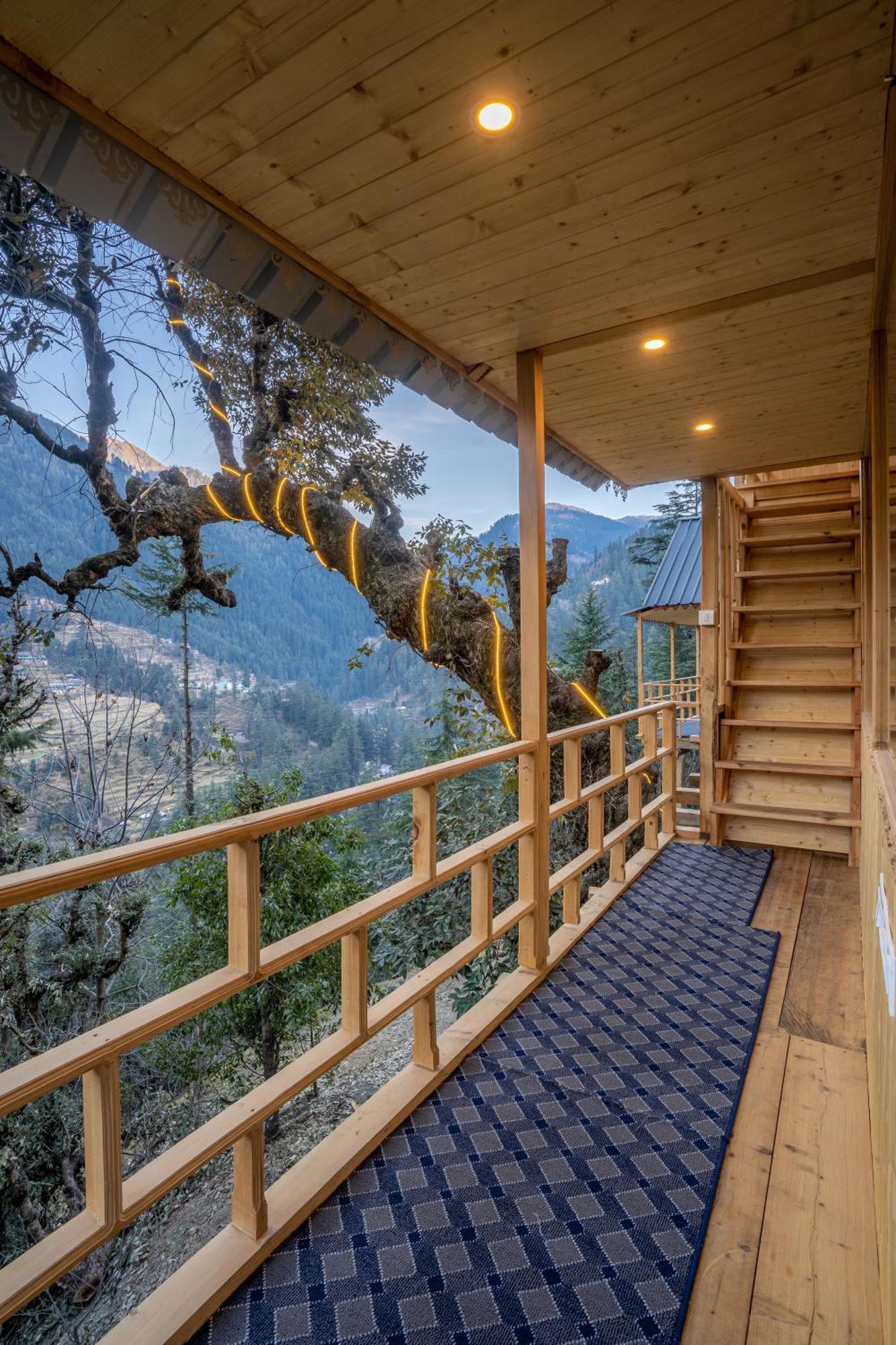 فيلا Into The Woods Treehouse Jibhi المظهر الخارجي الصورة