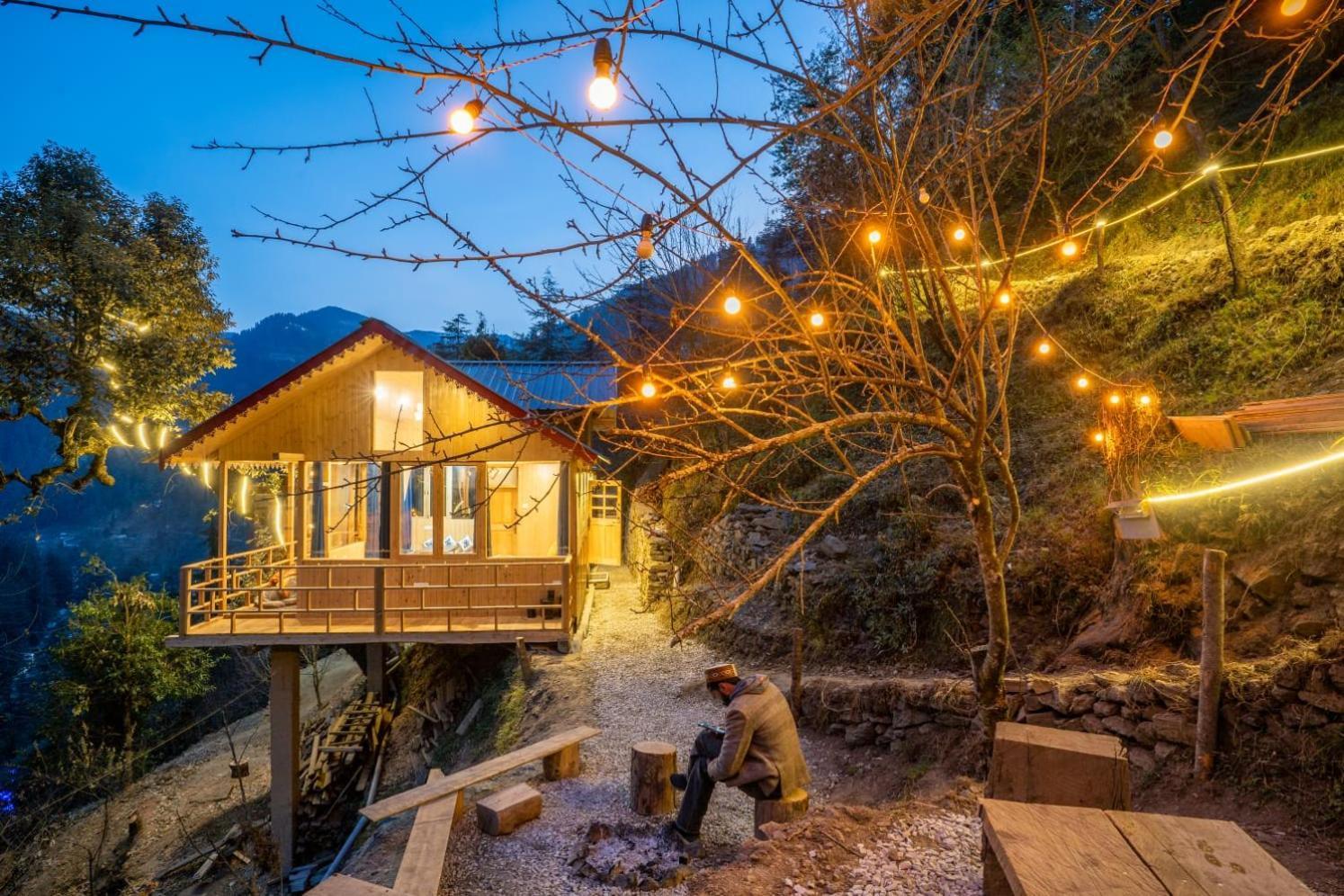 فيلا Into The Woods Treehouse Jibhi المظهر الخارجي الصورة