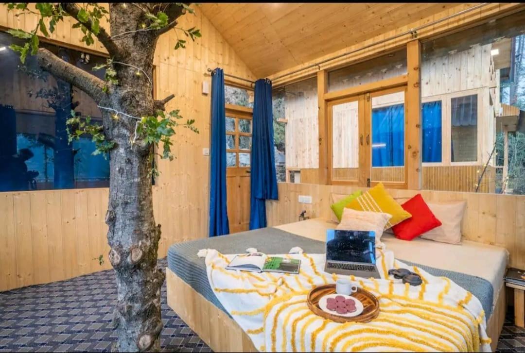 فيلا Into The Woods Treehouse Jibhi المظهر الخارجي الصورة